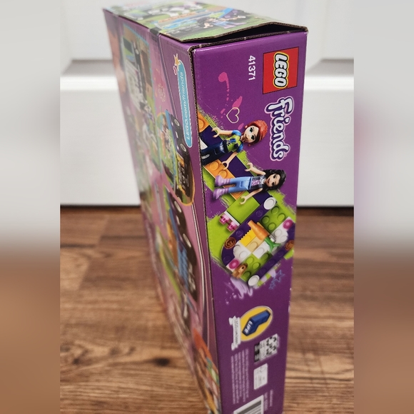 Lego Friends Mia's Horse Trailer - Picture 2 of 3